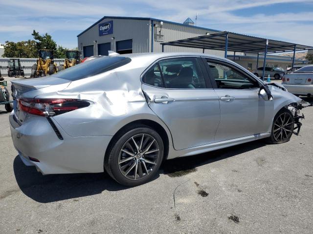 4T1G11AK2RU910607 - 2024 TOYOTA CAMRY SE NIGHT SHADE SILVER photo 3