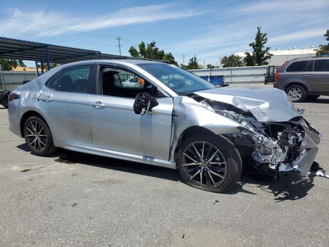 4T1G11AK2RU910607 - 2024 TOYOTA CAMRY SE NIGHT SHADE SILVER photo 4