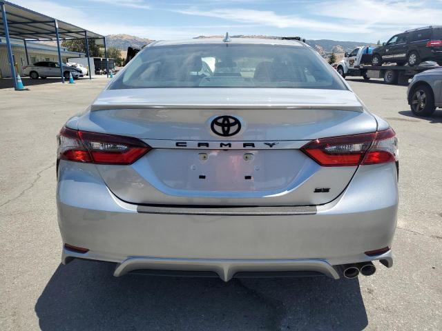 4T1G11AK2RU910607 - 2024 TOYOTA CAMRY SE NIGHT SHADE SILVER photo 6