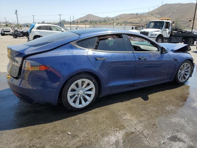 5YJSA1E24JF246719 - 2018 TESLA MODEL S ლურჯი ფოტო 3