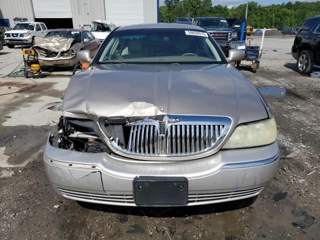 1LNHM81W53Y606680 - 2003 LINCOLN TOWN CAR EXECUTIVE Braun Foto 5