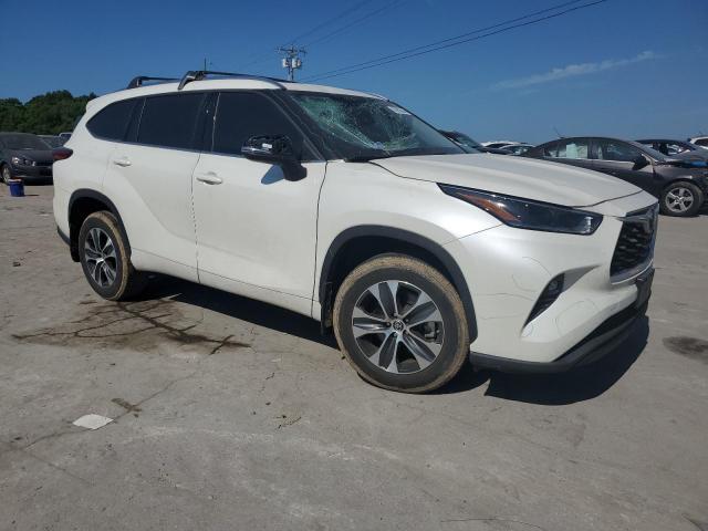 5TDHZRBH5MS528068 - 2021 TOYOTA HIGHLANDER XLE WHITE photo 4