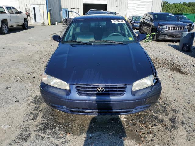 4T1BG22K1WU321413 - 1998 TOYOTA CAMRY CE BLUE photo 5