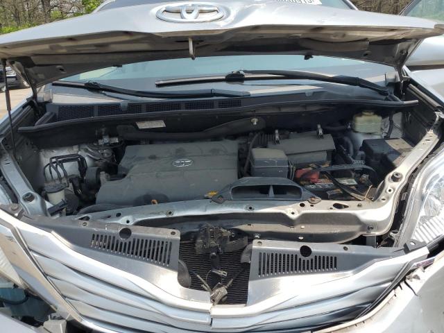 5TDKK3DCXGS735567 - 2016 TOYOTA SIENNA LE SILVER photo 11