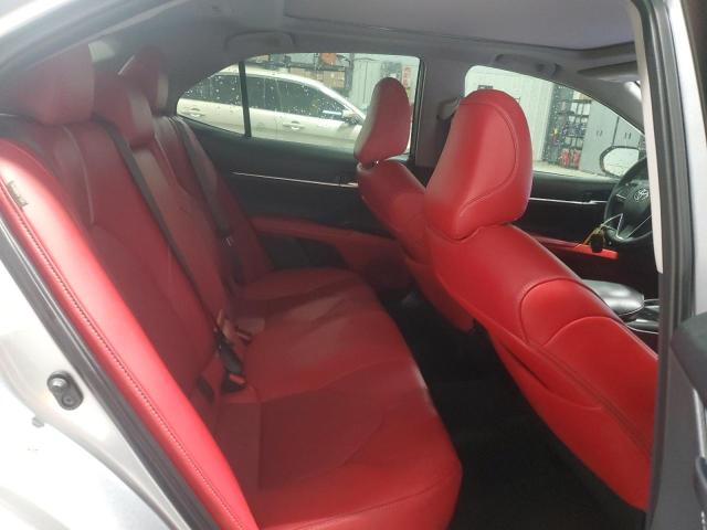 4T1BZ1HK3JU013471 - 2018 TOYOTA CAMRY XSE SILVER photo 10