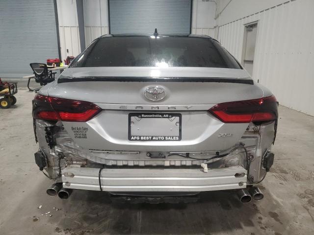 4T1BZ1HK3JU013471 - 2018 TOYOTA CAMRY XSE SILVER photo 6