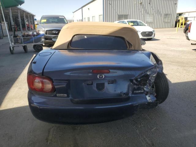 JM1NB353220222868 - 2002 MAZDA MX-5 MIATA BASE BLUE photo 10
