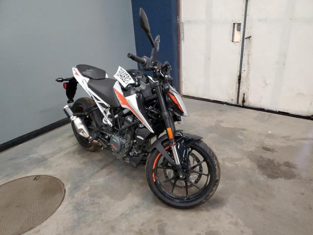 MD2JPJ401NC234633 - 2022 KTM 390 DUKE TWO TONE photo 1