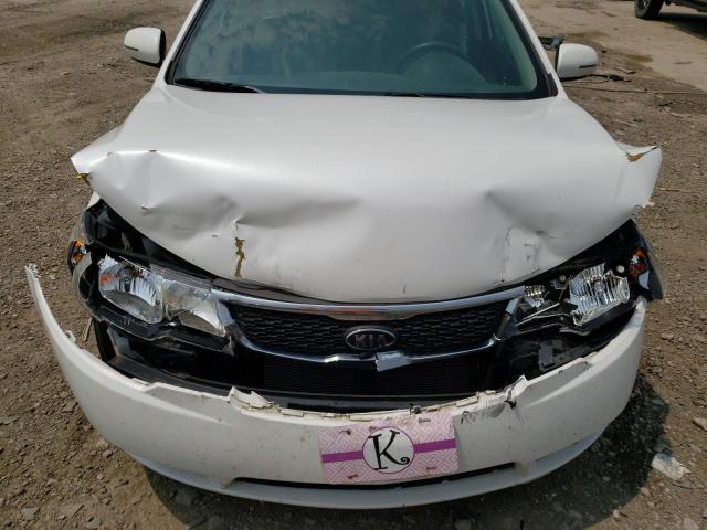 KNAFU4A25D5719661 - 2013 KIA FORTE EX WHITE photo 11