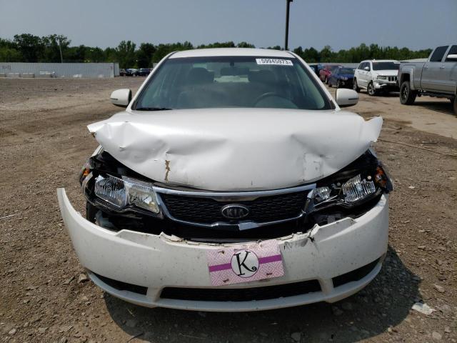 KNAFU4A25D5719661 - 2013 KIA FORTE EX WHITE photo 5