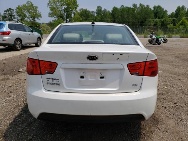 KNAFU4A25D5719661 - 2013 KIA FORTE EX WHITE photo 6