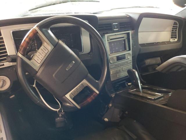 5LMFU28528LJ05278 - 2008 LINCOLN NAVIGATOR შავი ფოტო 8