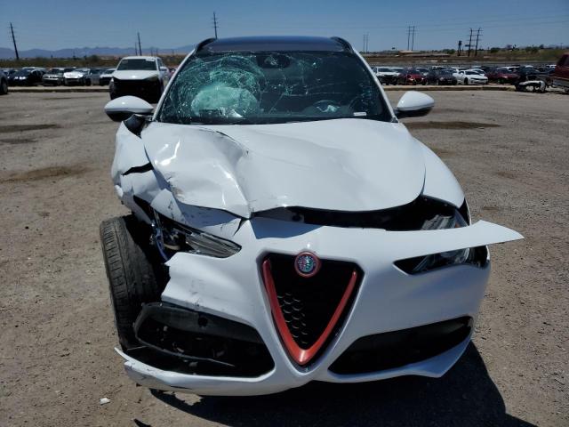 ZASPAKBN5K7C30246 - 2019 ALFA ROMEO STELVIO TI WHITE photo 5