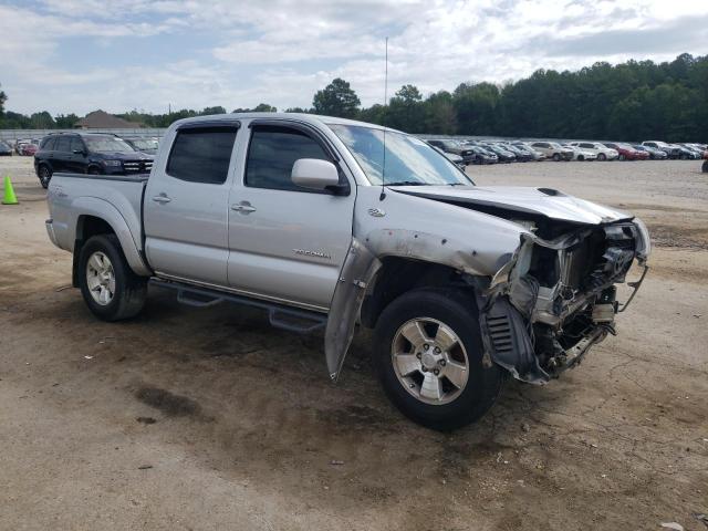 5TFJU4GN4BX006072 - 2011 TOYOTA TACOMA DOUBLE CAB PRERUNNER SILVER photo 4