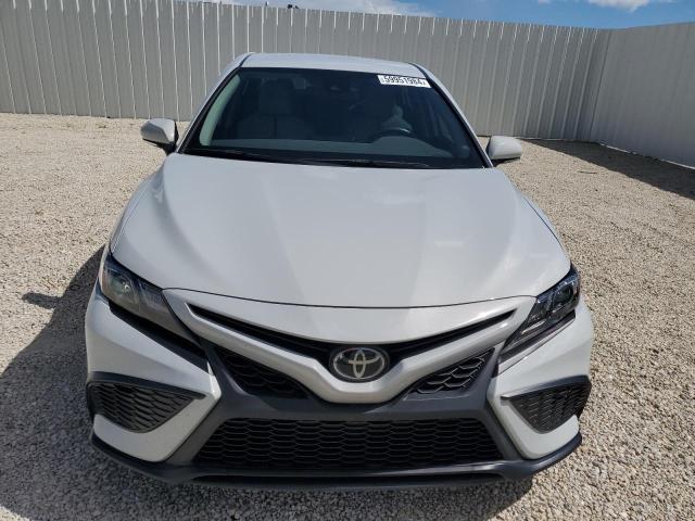 4T1G11AK5PU128184 - 2023 TOYOTA CAMRY SE NIGHT SHADE GRAY photo 5