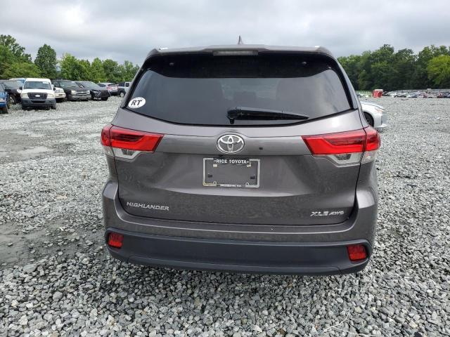 5TDJZRFH4KS625240 - 2019 TOYOTA HIGHLANDER SE GRAY photo 6