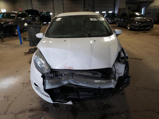 3FADP4EJ3JM127996 - 2018 FORD FIESTA SE WHITE photo 5