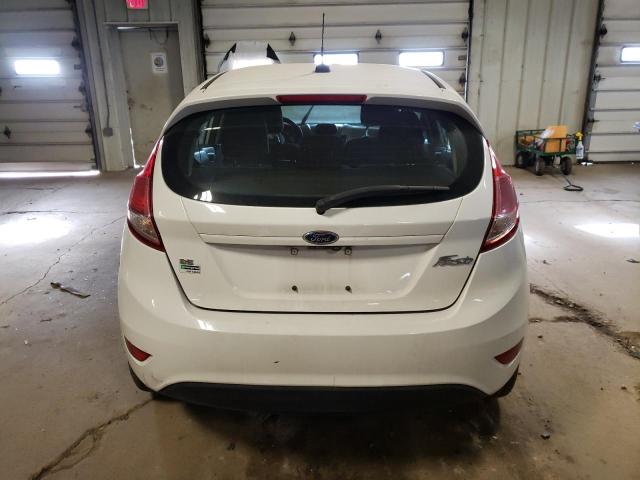 3FADP4EJ3JM127996 - 2018 FORD FIESTA SE WHITE photo 6