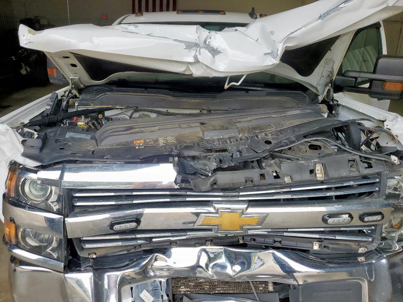 1GC1KUEG7JF240821 - 2018 CHEVROLET SILVERADO K2500 HEAVY DUTY WHITE photo 11