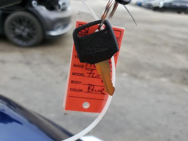 JH2SC6145KK400025 - 2019 HONDA VT1300 CX ლურჯი ფოტო 8