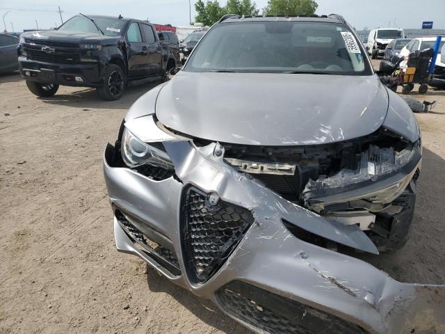 ZASPAKBN0K7C50341 - 2019 ALFA ROMEO STELVIO TI GRAY photo 5
