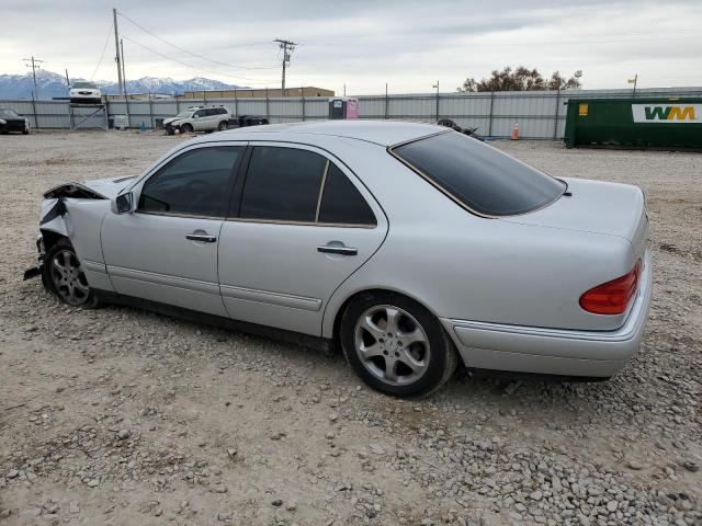 WDBJF65H1XA880973 - 1999 MERCEDES-BENZ E 320 SILVER photo 2