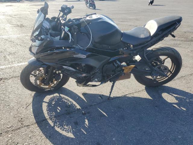 JKAEXEJ10HDA01446 - 2017 KAWASAKI EX650 J შავი ფოტო 3