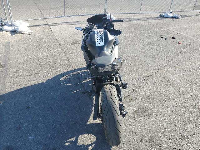 JKAEXEJ10HDA01446 - 2017 KAWASAKI EX650 J შავი ფოტო 4