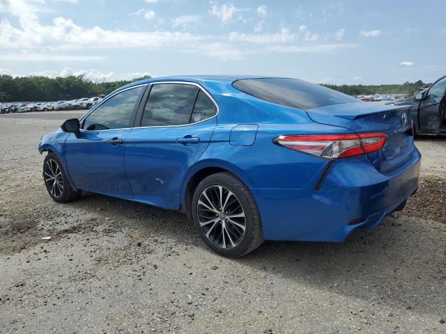 4T1B11HK7JU025825 - 2018 TOYOTA CAMRY L BLUE photo 2