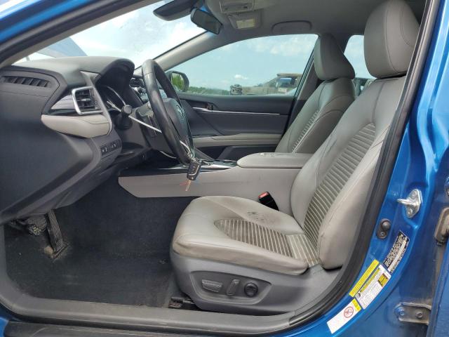 4T1B11HK7JU025825 - 2018 TOYOTA CAMRY L BLUE photo 7