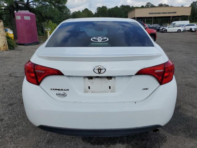 5YFBURHE5JP779923 - 2018 TOYOTA COROLLA L Ақ фото 6