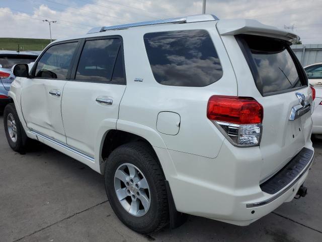 JTEBU5JR1B5066050 - 2011 TOYOTA 4RUNNER SR5 WHITE photo 2