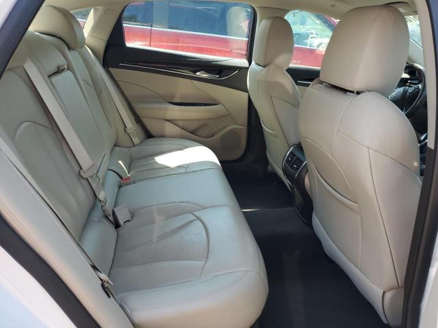 1G4ZP5SS4JU114944 - 2018 BUICK LACROSSE ESSENCE WHITE photo 10