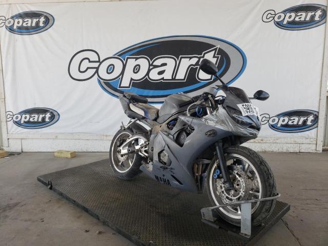 JYARJ06E33A002102 - 2003 YAMAHA YZFR6 L GRAY photo 1