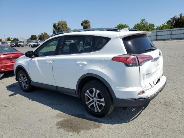 JTMZFREV3HJ715696 - 2017 TOYOTA RAV4 LE 白色 照片 2
