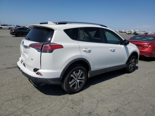JTMZFREV3HJ715696 - 2017 TOYOTA RAV4 LE 白色 照片 3