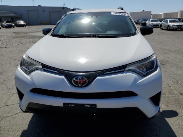 JTMZFREV3HJ715696 - 2017 TOYOTA RAV4 LE 白色 照片 5