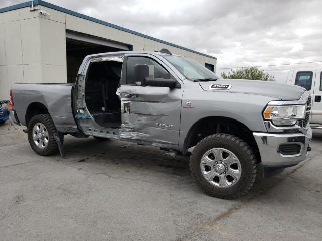 3C6UR5DL2NG296805 - 2022 RAM 2500 BIG HORN/LONE STAR SILVER photo 4