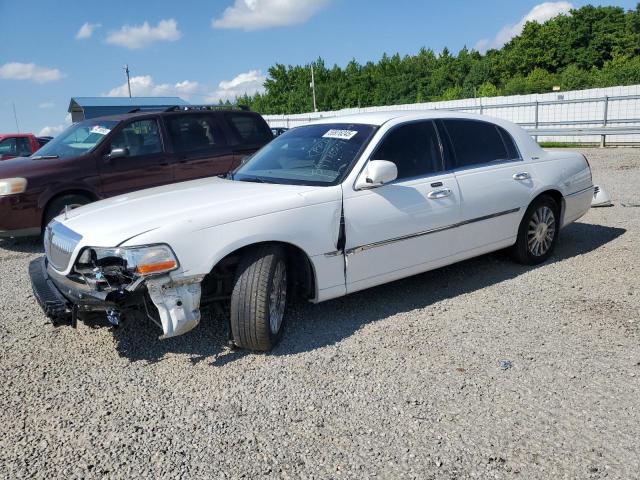 2004 LINCOLN TOWN CAR EXECUTIVE, 