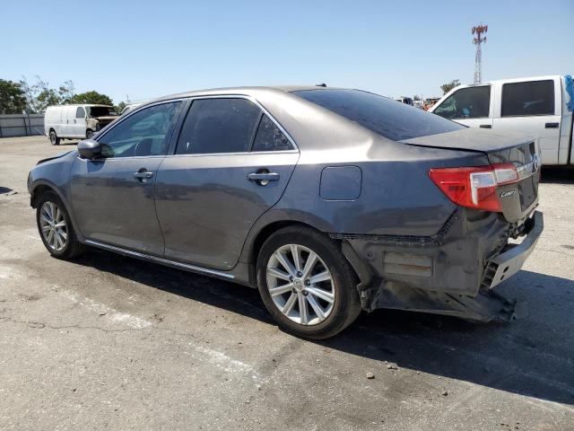 4T4BF1FK7DR318347 - 2013 TOYOTA CAMRY L GRAY photo 2