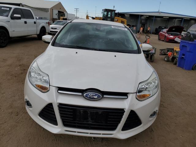 1FAHP3H27CL467088 - 2012 FORD FOCUS SEL WHITE photo 5