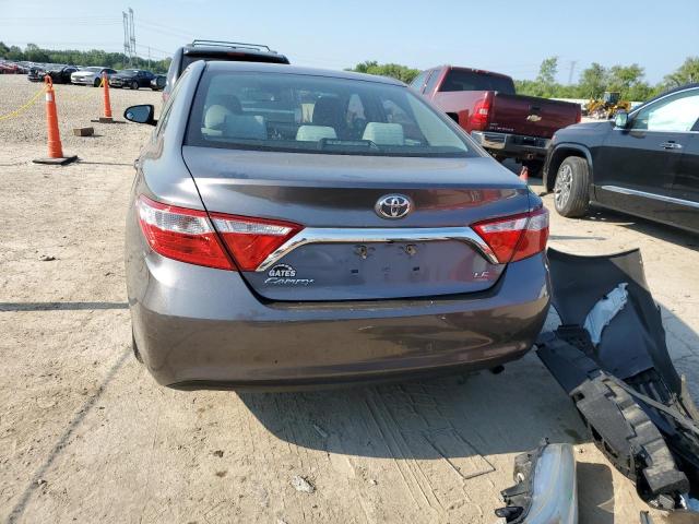 4T1BF1FK5HU652764 - 2017 TOYOTA CAMRY LE GRAY photo 6