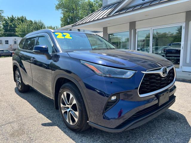 5TDGZRBH8NS181557 - 2022 TOYOTA HIGHLANDER XLE BLUE photo 1