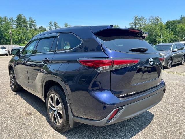 5TDGZRBH8NS181557 - 2022 TOYOTA HIGHLANDER XLE BLUE photo 3
