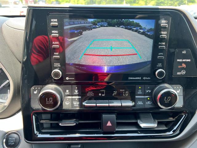 5TDGZRBH8NS181557 - 2022 TOYOTA HIGHLANDER XLE BLUE photo 8