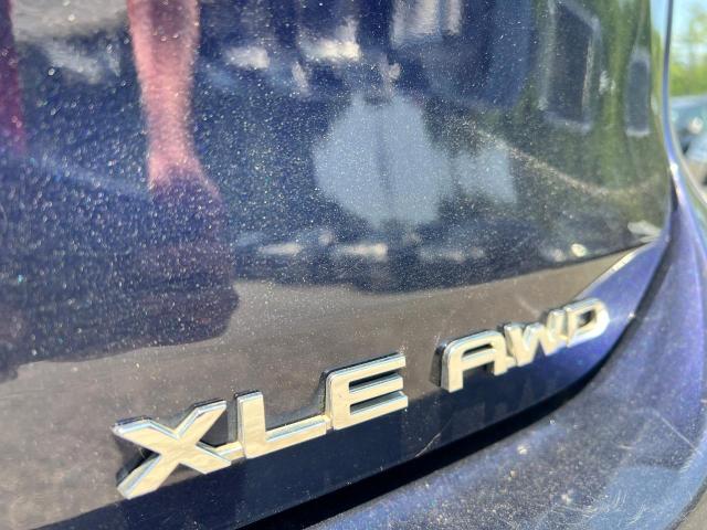 5TDGZRBH8NS181557 - 2022 TOYOTA HIGHLANDER XLE BLUE photo 9