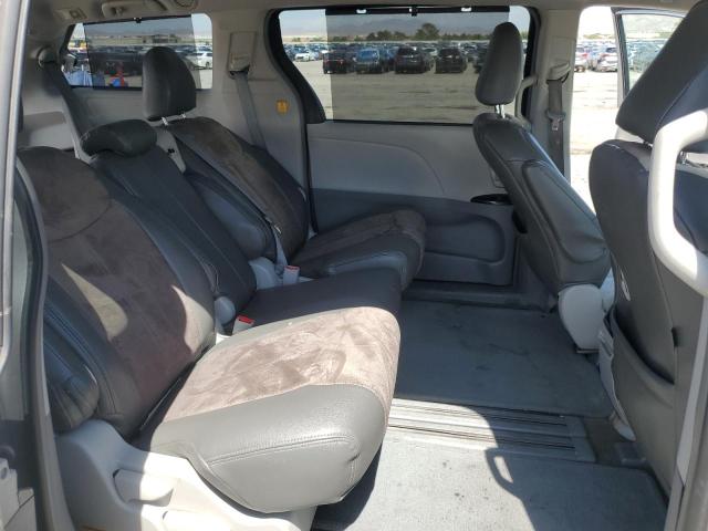 5TDKK3DC8CS239323 - 2012 TOYOTA SIENNA LE 银色 照片 11