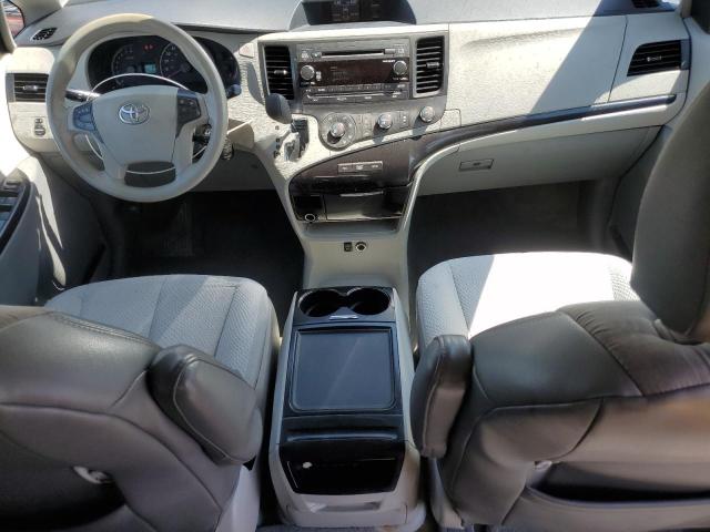 5TDKK3DC8CS239323 - 2012 TOYOTA SIENNA LE 银色 照片 8