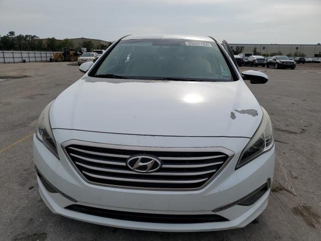 5NPE24AF5FH046607 - 2015 HYUNDAI SONATA SE WHITE photo 5