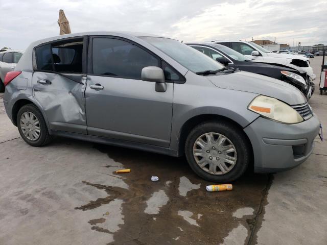 3N1BC13E97L357769 - 2007 NISSAN VERSA S GRAY photo 4